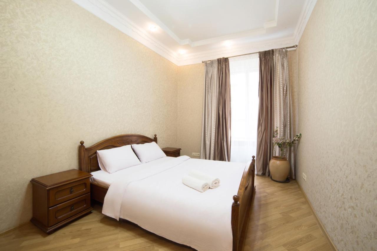 Apartment On Virmenska 3, With 2 Separate Bedrooms إلفيف المظهر الخارجي الصورة